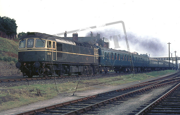 6571 (Cat No UN6571) on WEYMOUTH - WATERLOO