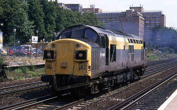 37098 (Cat No TTR2960) Kensington Olympia 06-03-97 Darren Ford