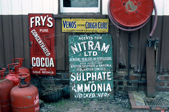 BOAT O'GARTEN SIGNS (Cat No TTR393) JUN 88 Martin High