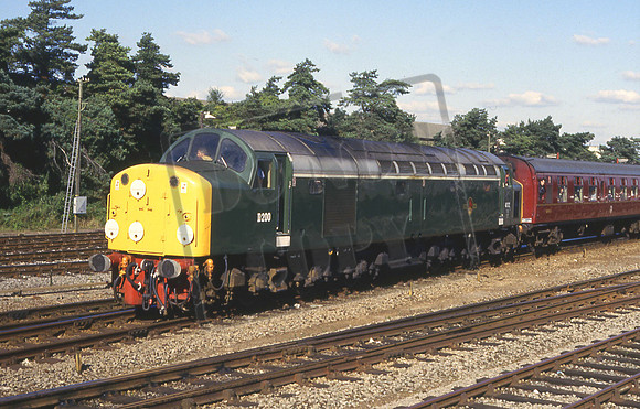 40122 (Cat No 212-34) Andover on Basingstoke open day shuttles 26-09-87 Robert Tarling