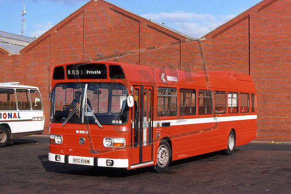 NTC060M RIBBLE MOTOR SERVICES Leyland National #426. Coliseum Bus Station Blackpool Oct 1975