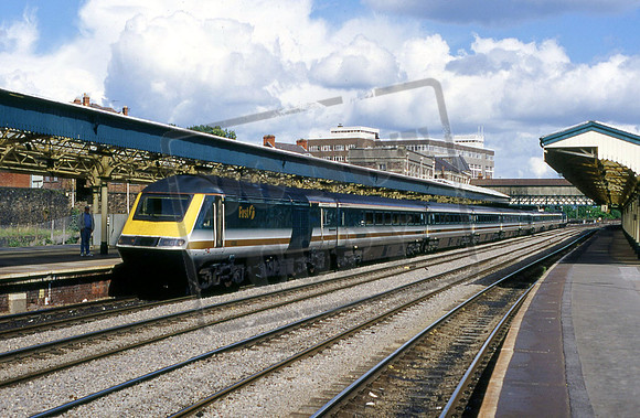 43028 (Cat No 212-18) Newport 31-08-01 Martin High