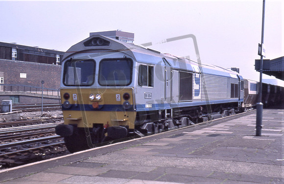 59004 YEOMAN CHALLENGER (Cat No TTR056) Reading General APR 86 Martin High