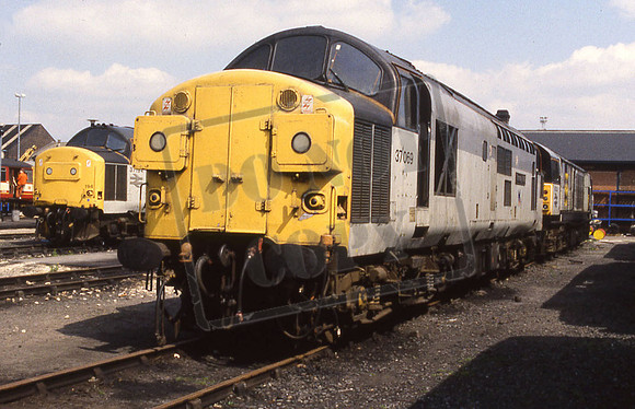 37059 (Cat No 65-43) Doncaster Works  28-04-91 Ian Ball