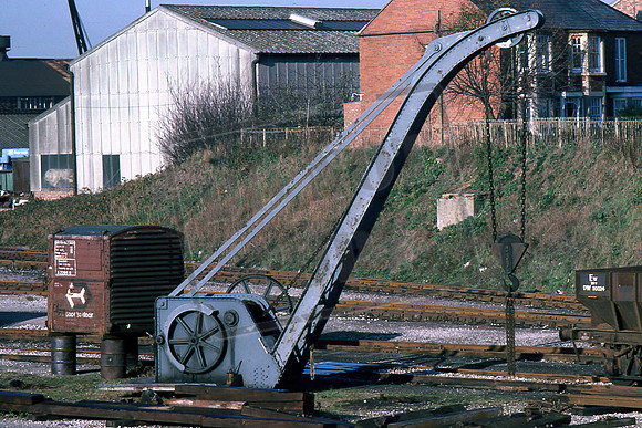 Newbury Yard Crane (Cat No 209-17) 22-11-75 Davi Canning