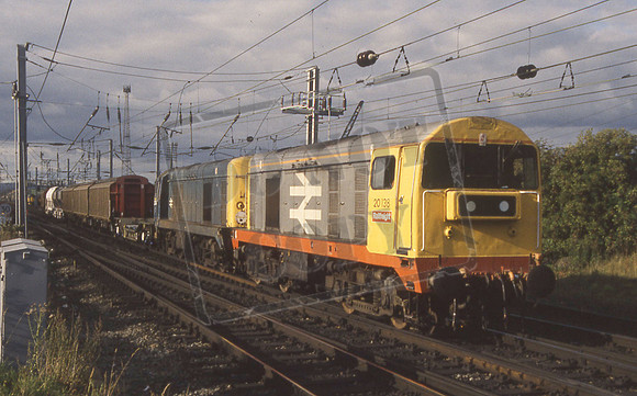 20138 & 20124 (Cat No 11-18)  Mossend. 12-09-90 Ian Ball