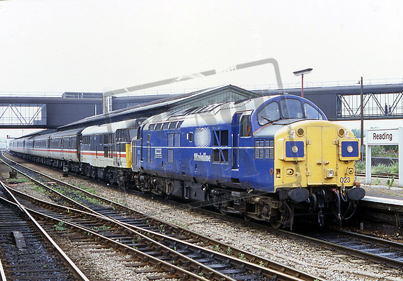 37023 STRATFORD TMD QUALITY APPROVED & 31420 (Cat No 203-11) Reading 1V96 Virgin to Liverpool. Darren Ford