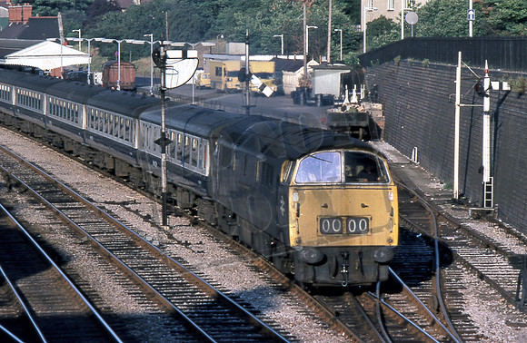 1051 WESTERN AMBASSADOR (Cat No TTR10066) Newbury on 18.30 Paddington-Newbury 17-07-76 David Canning