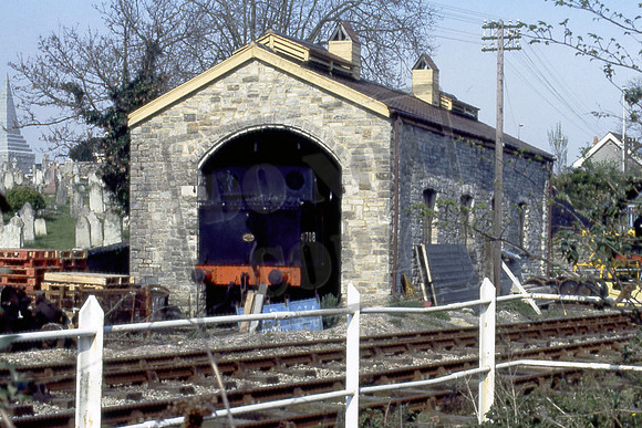 41708 (Cat No TTR390) Swanage Engine shed  MAY 89 Martin High
