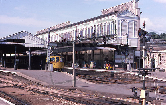 Exeter St Davids Station (Cat No 202-25) 5-8-1975 David Canning
