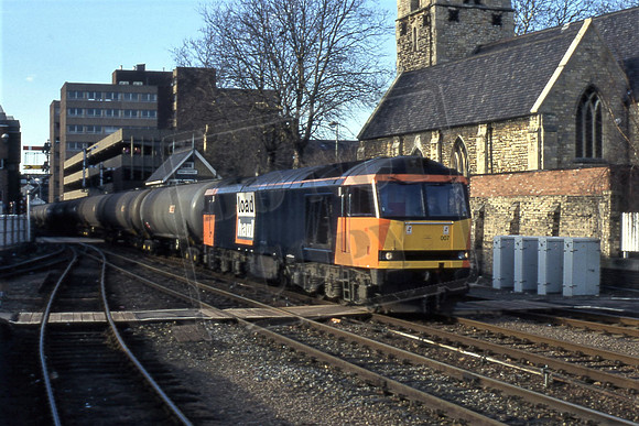 60007 9Cat No TTR2759) Lincoln on the 6E54 Kingsbury tanks. 07-02-97 Michael Hill