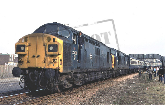 37038 37089 (Cat No 213-25) North Woolwich . Capital City tour. 14-04-84