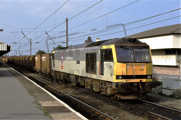 60085 AXE EDGE (Cat No TTR2693) Warrington Bank Quay on Cawoods coal containers. 07-09-96 Michael Hill