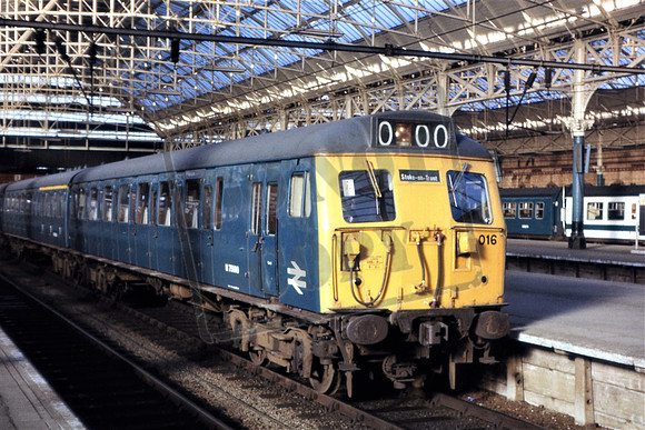 303116 (Cat No UN303116) Manchester Piccadilly  Jan 77