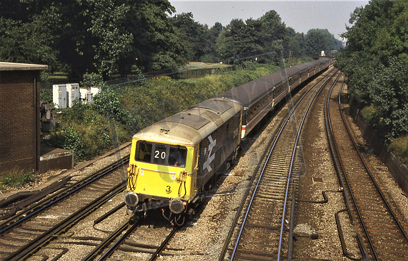 73105 (Cat No TTR1291) Wandsworth Common on a Gatwick working. 20-08-84 Ian Bartlett