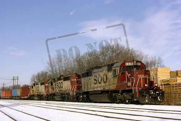 6622 SOO LINE SD40-2 London Ontario. 19-03-93 Ian Platt