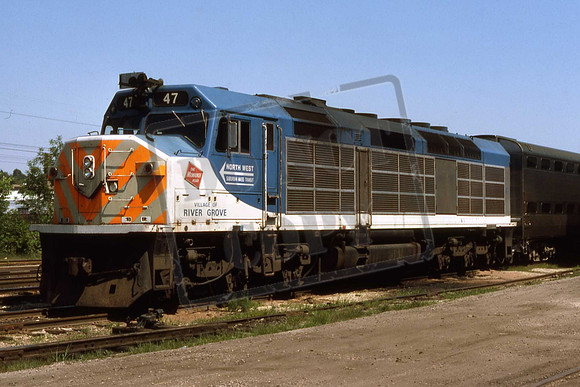 47 MIL47 VILLAGE OF RIVERGROVE. MILWAUKEE & NORTH WEST SUBURBAN MASS TRANSIT F40c ELGIN, ILLINOIS JUNE 26TH 1977