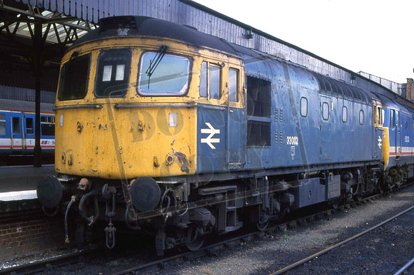 33002 (Cat No UN33002) Salisbury 1989