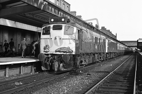 TTP25027 25069 DERBY 2-4-83 F & W YORKSHIRE PUDDEN