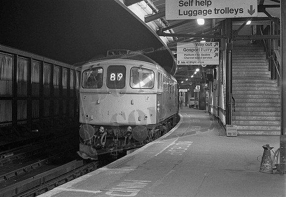 TTP33001 PORTSMOUTH HARBOUR 20.20 TO BRISTOL 15-11-1982 COLIN MARSDEN