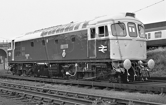 TTP33025 STEWARTS LANE 5-8-81 CJM