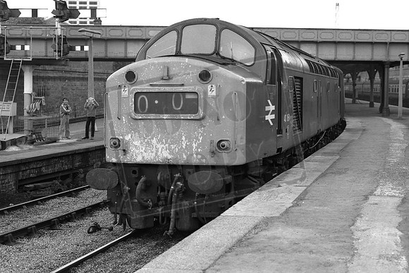 TTP40161 DUNDEE On 19.38 to Glasgow 27-6-1980 Colin Marsden