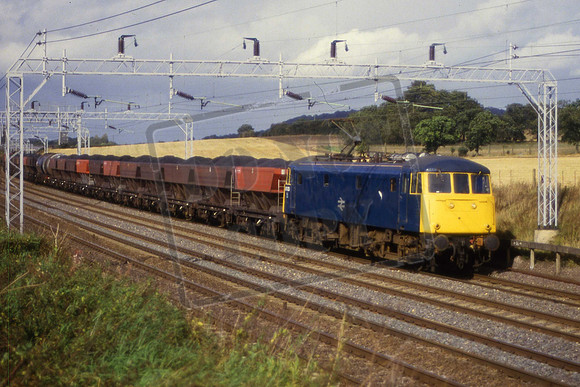 85020 (Cat No KM85020) Cow Roast......to west of Dudswell, and south of Tring Station