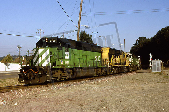 6700 BN SD40-2 BURLINGTON NORTHERN RHEEM, CA. OCTOBER 1997. CRAIG HAMADA