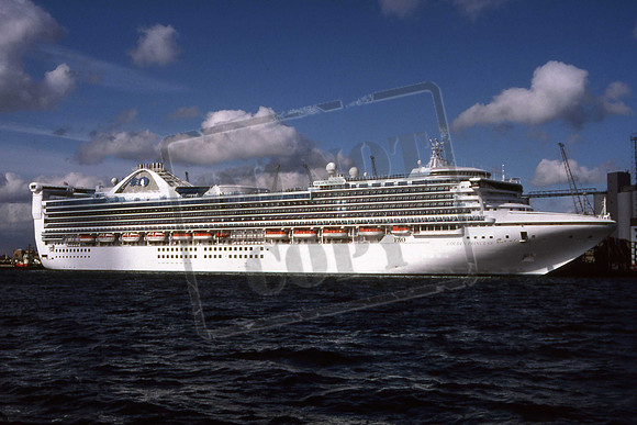 GOLDEN PRINCESS P & O Cruises Ocean-Cruise liner at Belfast 2001