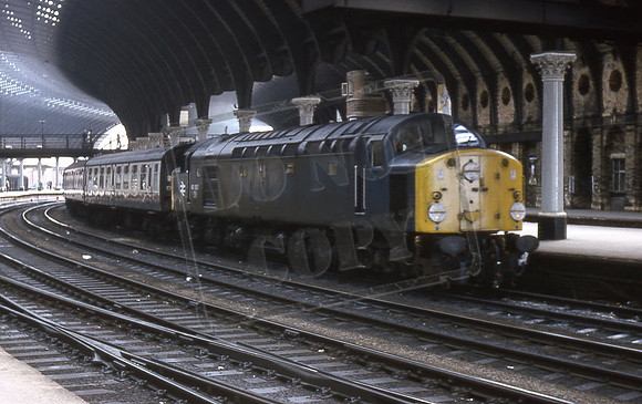 40057 (Cat No TTR2727) York Station 14-9-1977 Dave Campbell