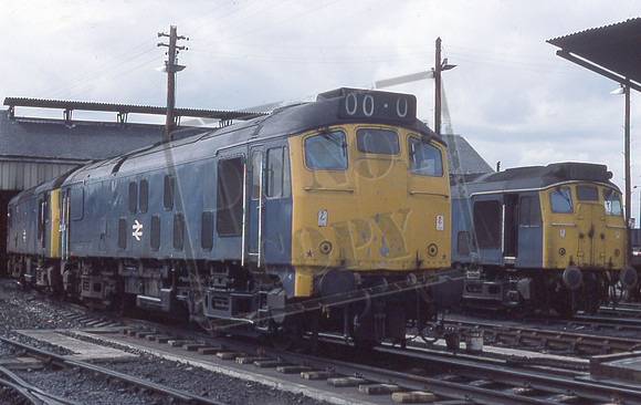 25044 25235 25237 (Cat No TTR2728) Grangemouth Aug 1976 Dave Campbell