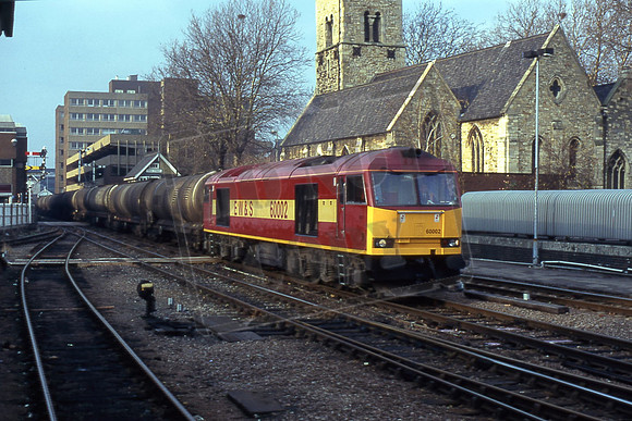 60002 (Cat No TTR2742) Lincoln on 6E82 tanks. 5-12-1996 Michael Hill