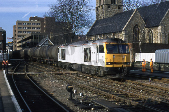 60022 (Cat No TTR2758) Lincoln on 6E82 Colwick - Lindsey tanks. 7-2-1997 Michael Hill