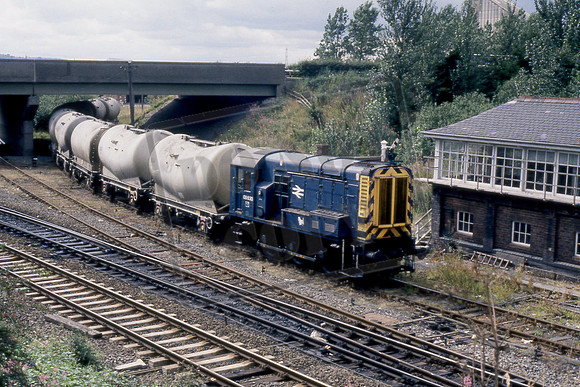 08630 IBL EXITING THE BLUE CIRCLE CEMENT WORKS AT GRANGEMOUTH WITH 10 PCAs. 14-8--1990 IAN BALL
