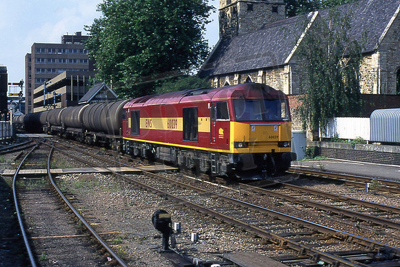 60039 (Cat No TTR2844)  Lincoln on the 6E82 Colwick - Lindsey tanks 15-8-1997 Michael Hill