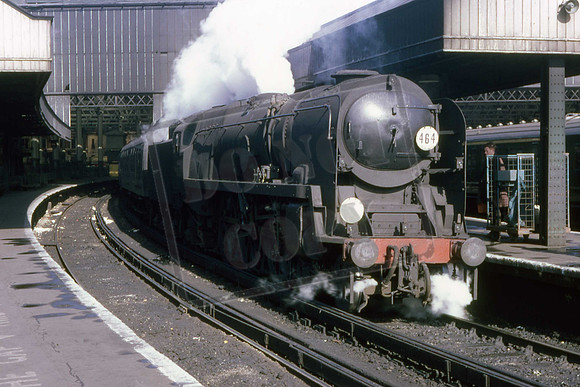 35008 UNS ORIENT LINE 13.30 TO WEYMOUTH AT WATERLOO 11-3-1967