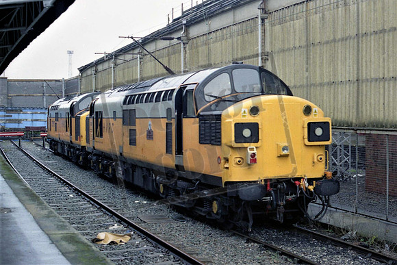 37087 UN & 37515 AT CREWE