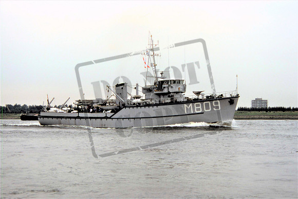 M809 DUTCH MINESWEEPER NAALDWIJK ROTTERDAM INBOUND SEPT 1985