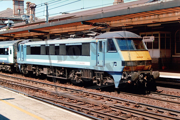 90 002 ipswich f