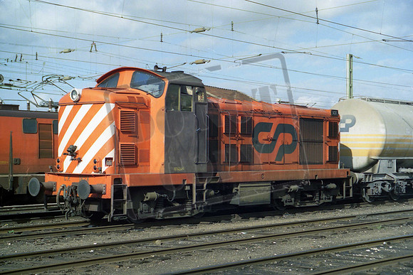 1424 (Cat No POR1424)Vila Nova de Gaia yard.C1990