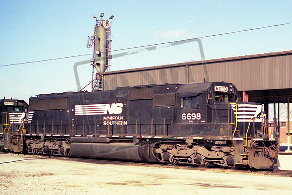 USA NS6698 SD60 NEW HAVEN IN.MAY 2007 TOM WILSON