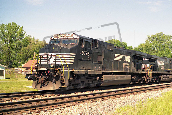 USA NS9795 C40-9W FORT WAYNE IN.APRIL 2006 TOM WILSON