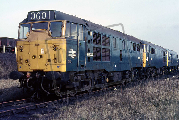 5838 Standing at Wath between turns.