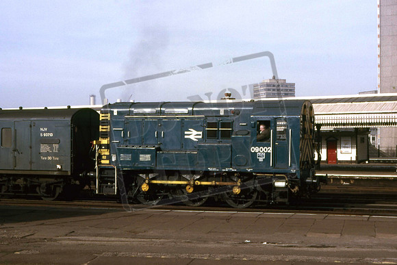 09002 Clapham Junction April 1985 (Cat No UN09002)