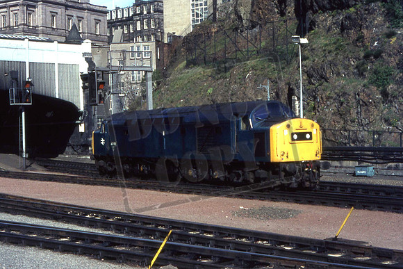 40159 Edinburgh Waverley April 1981 (Cat No UN40159)