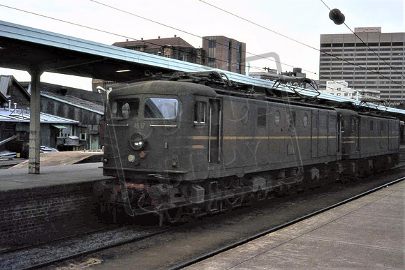 AUSTRALIA 4617 NEW SOUTH WALES CLASS 46 ELECTRIC AT SYDNEY CENTRAL 03-02-82