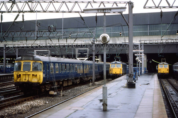 304053 (Cat No UN304053) Euston 1977