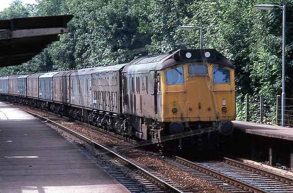 TTR10081 25052 (Cat No TTR10081) Reading West. Plymouth-Old Oak empty vans. 29-07-78 David Canning