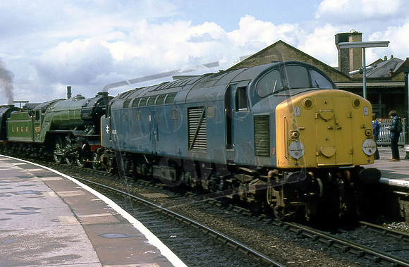 TTR10087 40006 4771 & 46229 (Cat No TTR10087) Manchester Vic. Rocket 150 to York. 29-05-80 David Canning