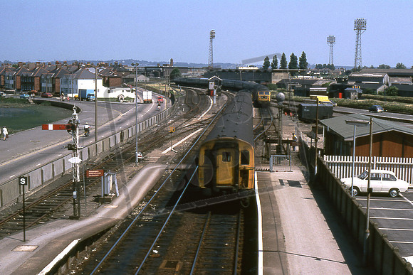 TTR10284 427 (Cat No TTR10284) Poole Station JUL 78 David Canning